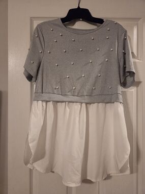 SHEIN Pearl-Embellished Gray Crop Top with White Chiffon Hem